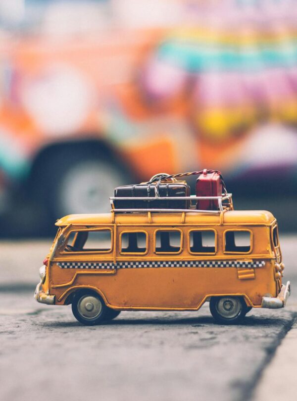 aventura-viaje-van-vintage-exploracion-turismo