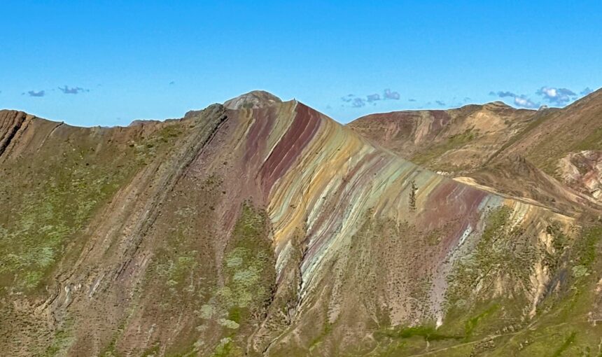 Une Journée Inoubliable à Palcoyo : Entre Montagnes Arc-en-ciel et Canyon Caché